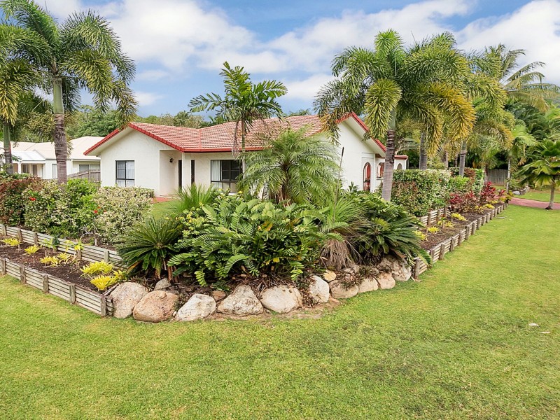 13 Saxon St, Clifton Beach QLD 4879