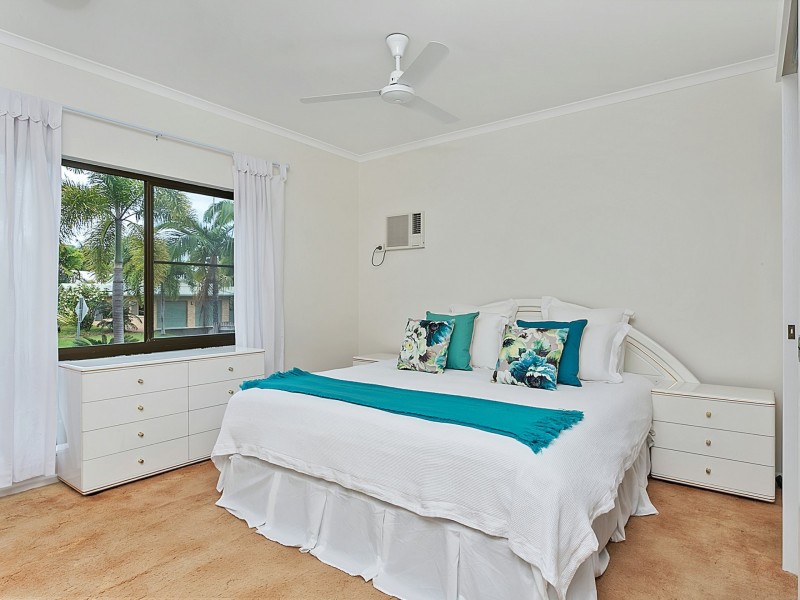 13 Saxon St, Clifton Beach QLD 4879