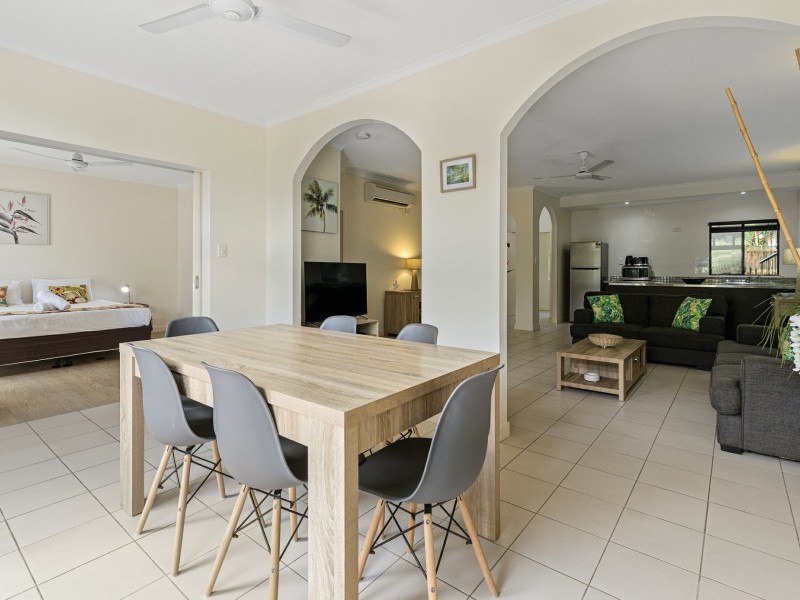 1/81-85 Cedar Road, Palm Cove QLD 4879