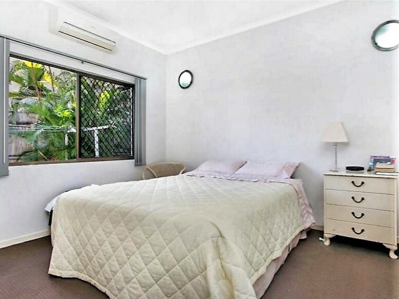 Unit 2/27 Amphora Street, Palm Cove QLD 4879