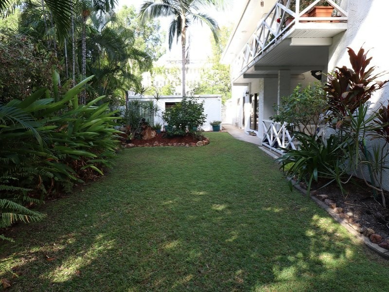 Unit 2/27 Amphora Street, Palm Cove QLD 4879