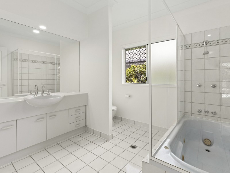2 Ilse Close, Clifton Beach QLD 4879