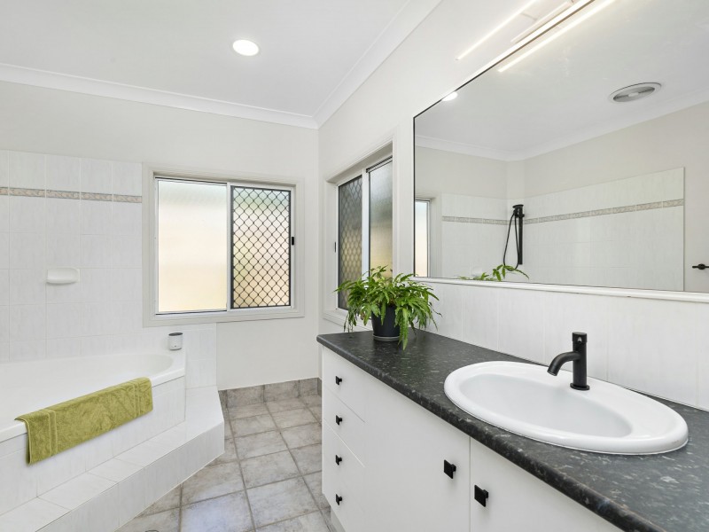 7 Spur Close, Clifton Beach QLD 4879