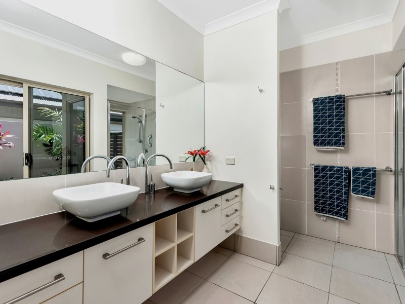7 Muller Street, Palm Cove QLD 4879