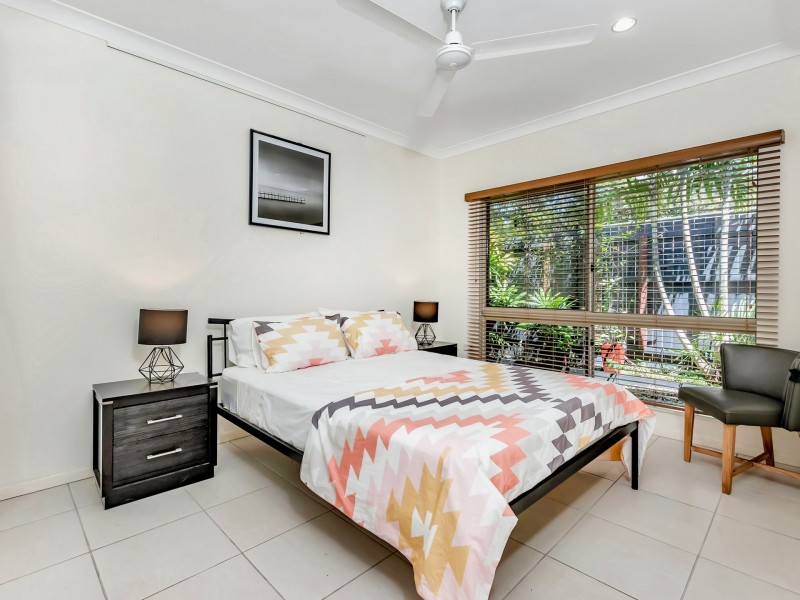 7 Muller Street, Palm Cove QLD 4879
