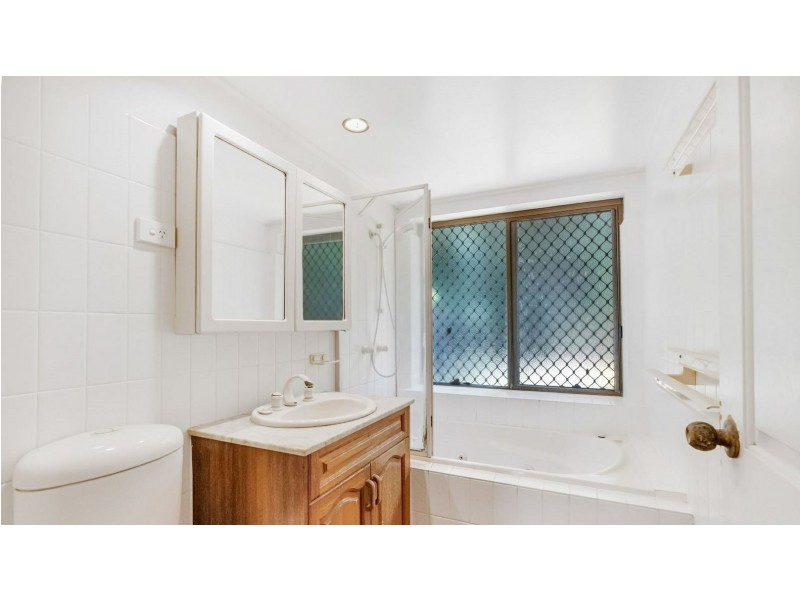 117 Arlington Esp, Clifton Beach QLD 4879