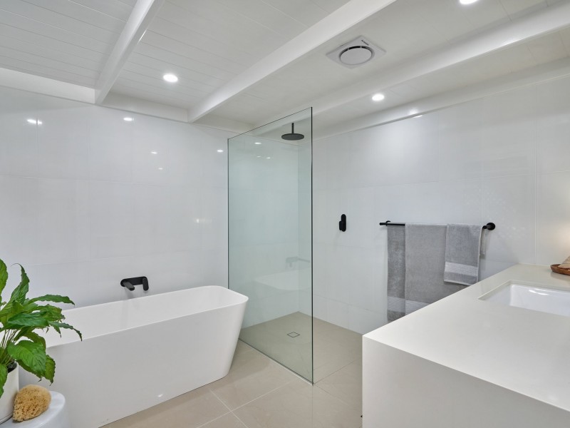 41 Arlington Esplanade, Clifton Beach QLD 4879