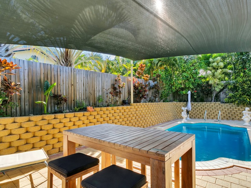 8 Sago Close, Palm Cove QLD 4879