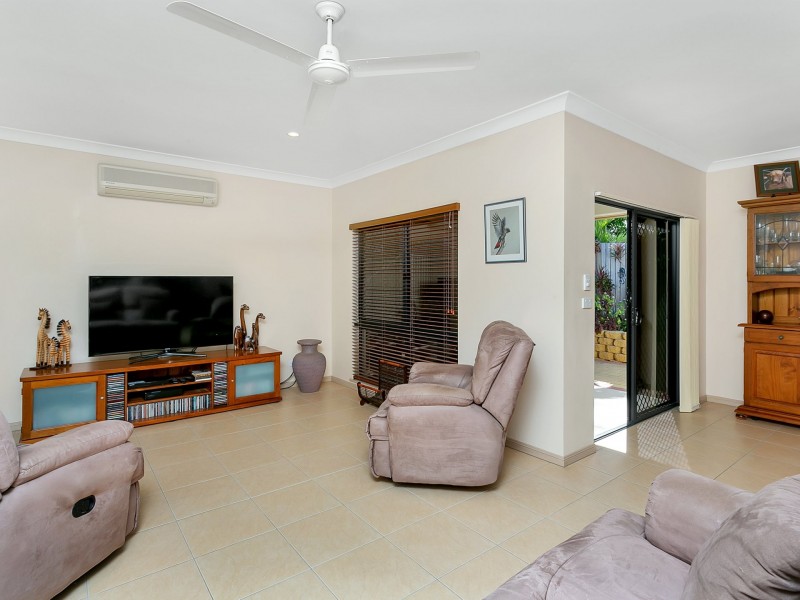 8 Sago Close, Palm Cove QLD 4879