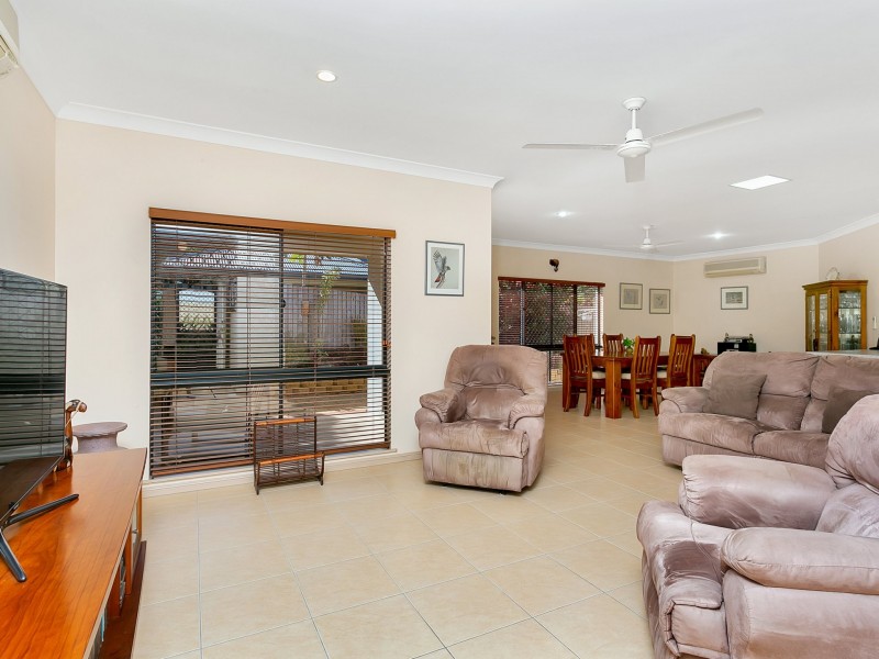 8 Sago Close, Palm Cove QLD 4879