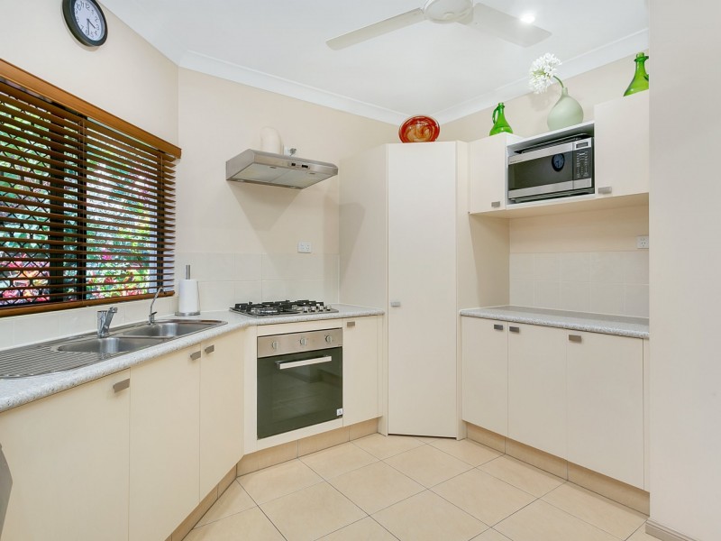 8 Sago Close, Palm Cove QLD 4879