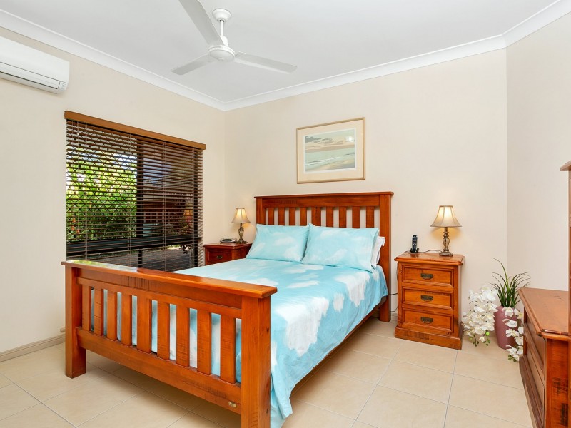 8 Sago Close, Palm Cove QLD 4879