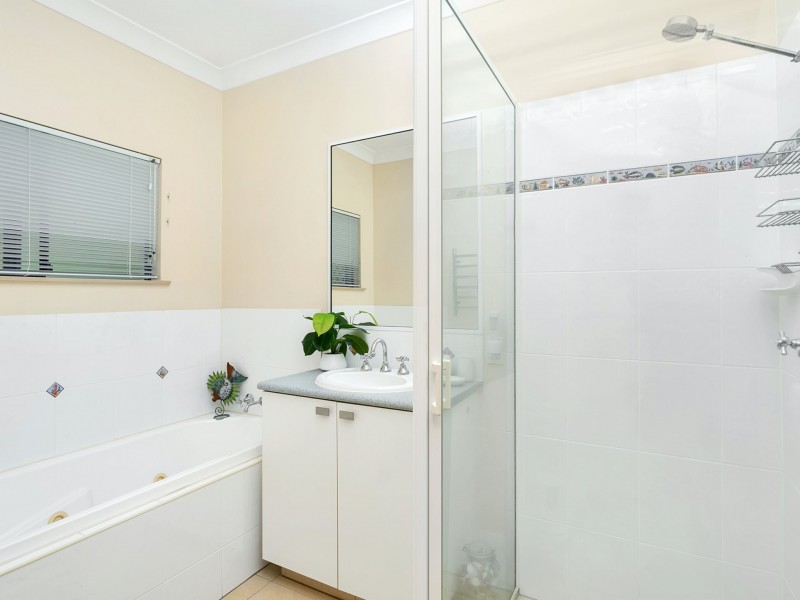 8 Sago Close, Palm Cove QLD 4879