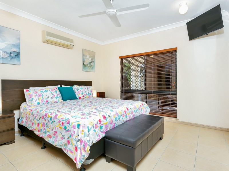 8 Sago Close, Palm Cove QLD 4879