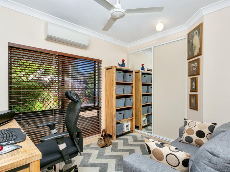 8 Sago Close, Palm Cove QLD 4879