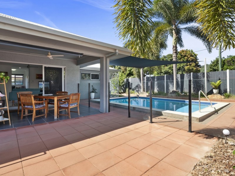 3 Como Close, Kewarra Beach QLD 4879