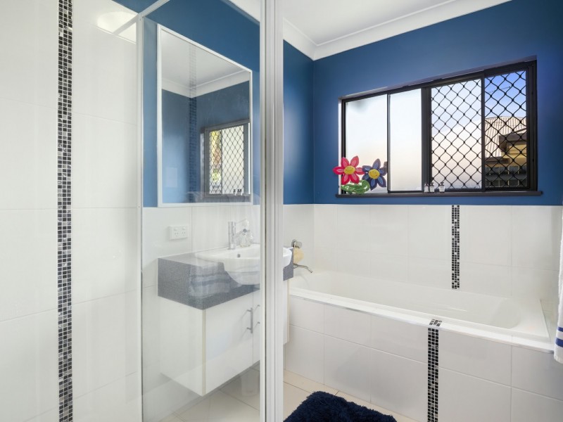 3 Como Close, Kewarra Beach QLD 4879