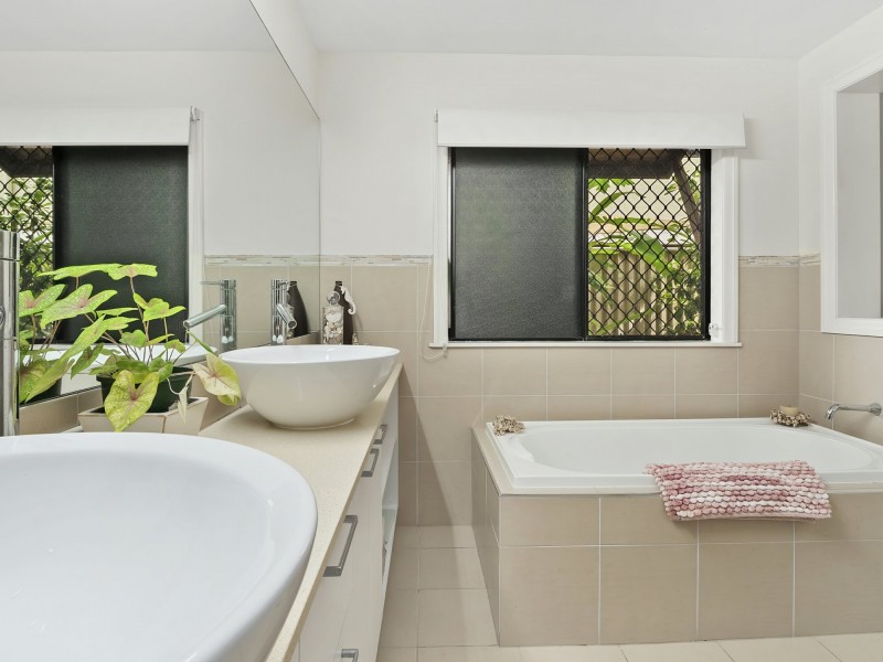 Unit 2/9 Rutherford Street, Yorkeys Knob QLD 4878