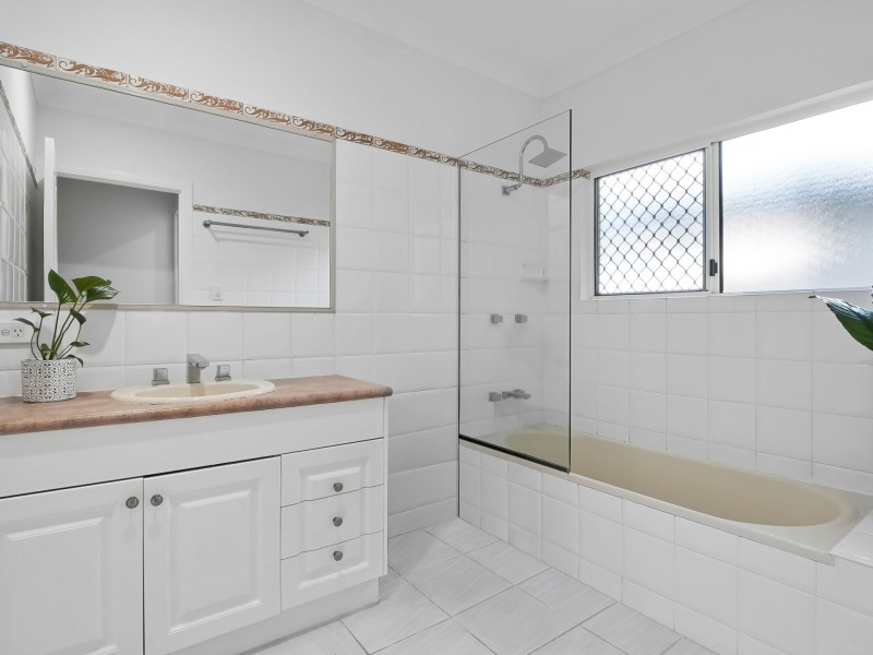 5 Legret Close, Clifton Beach QLD 4879