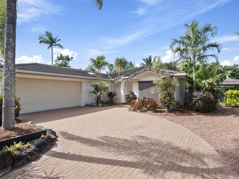 2 Whitehaven Court, Clifton Beach QLD 4879