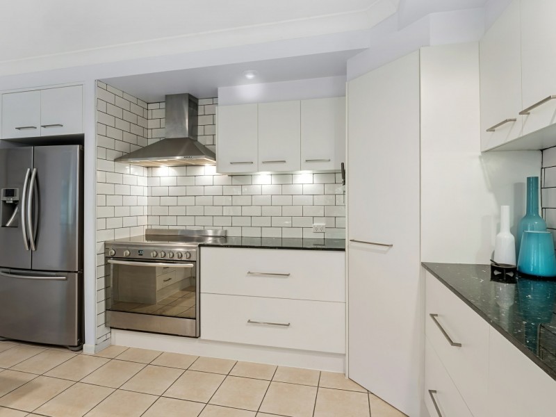 2 Whitehaven Court, Clifton Beach QLD 4879