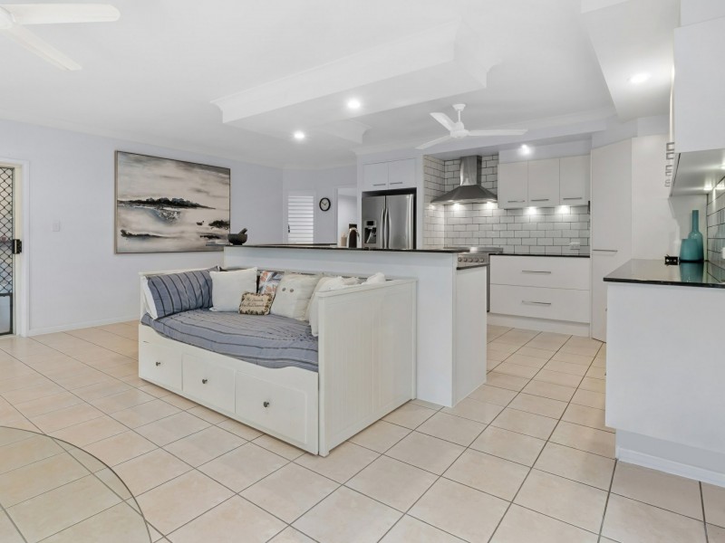 2 Whitehaven Court, Clifton Beach QLD 4879