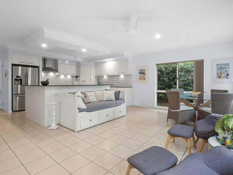 2 Whitehaven Court, Clifton Beach QLD 4879