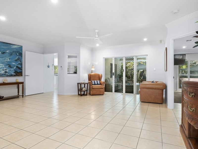 2 Whitehaven Court, Clifton Beach QLD 4879