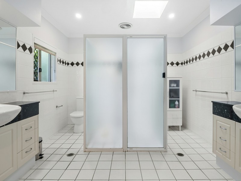 2 Whitehaven Court, Clifton Beach QLD 4879