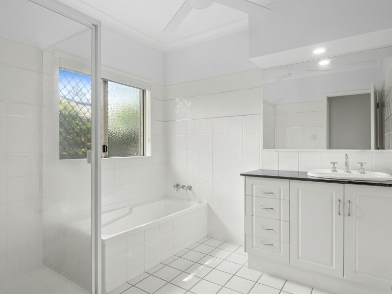 2 Whitehaven Court, Clifton Beach QLD 4879