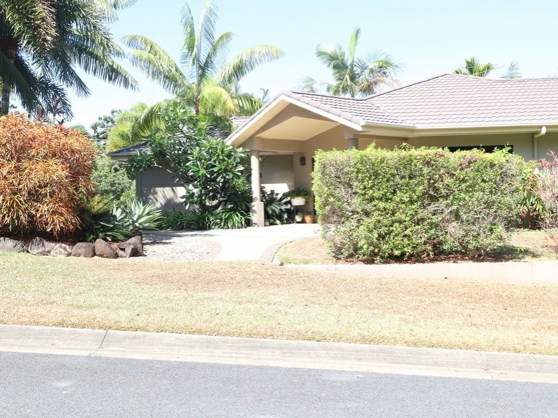 5 Macarthur Close, Palm Cove QLD 4879