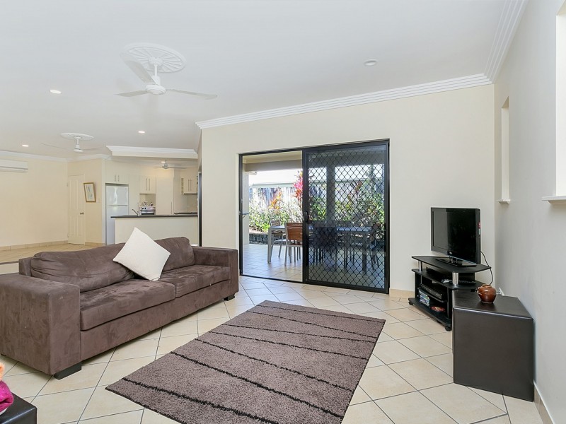 5 Macarthur Close, Palm Cove QLD 4879