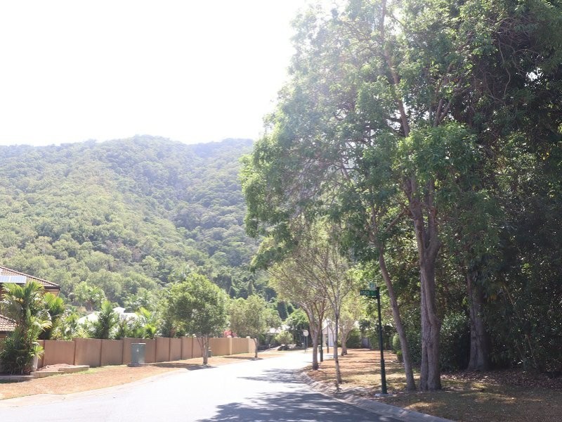 5 Macarthur Close, Palm Cove QLD 4879