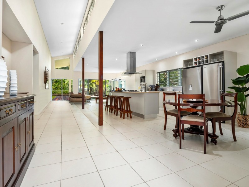 2 Savaii Close, Palm Cove QLD 4879