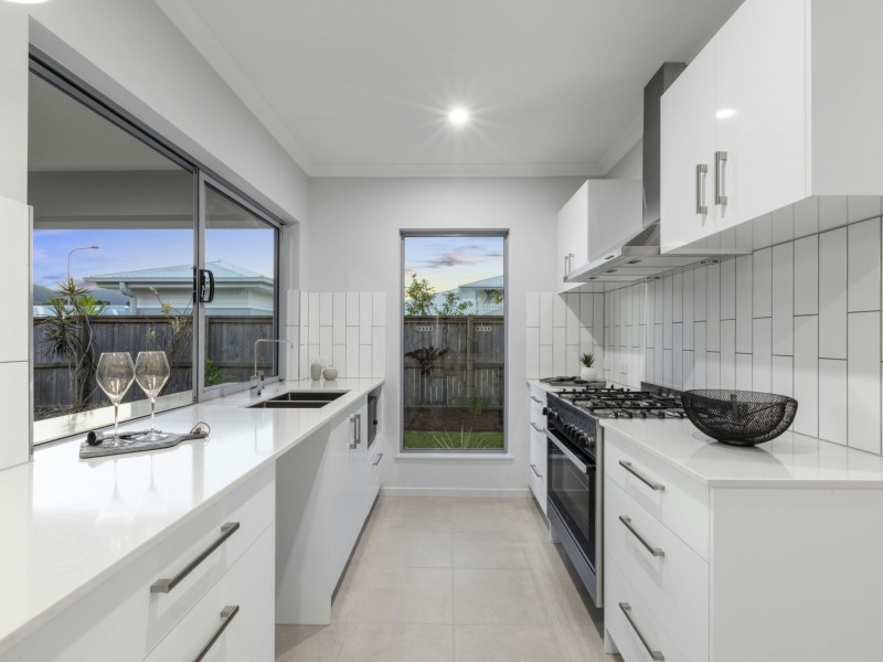 1 Master Circuit, Trinity Beach QLD 4879