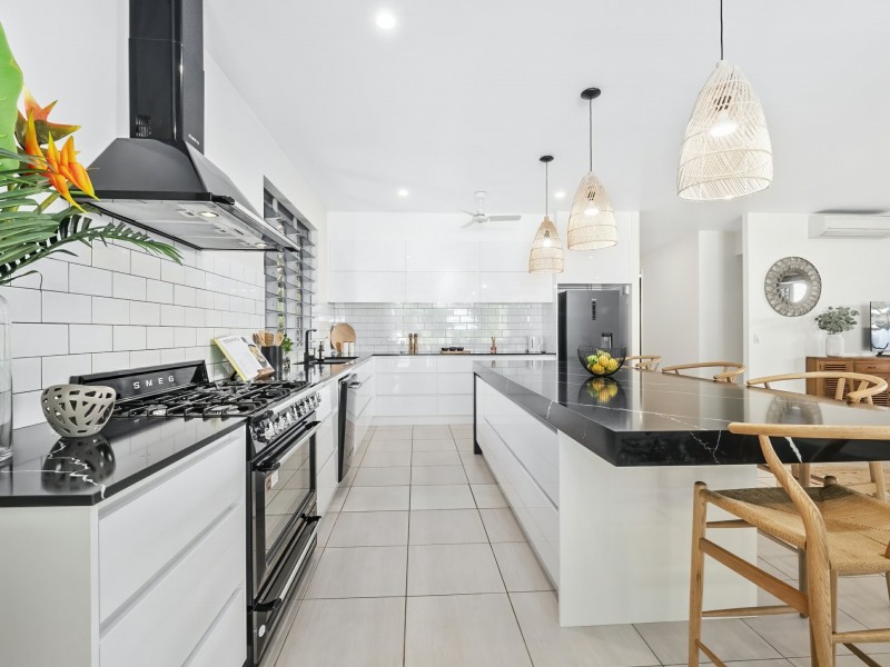 19 Aurelia Road, Palm Cove QLD 4879