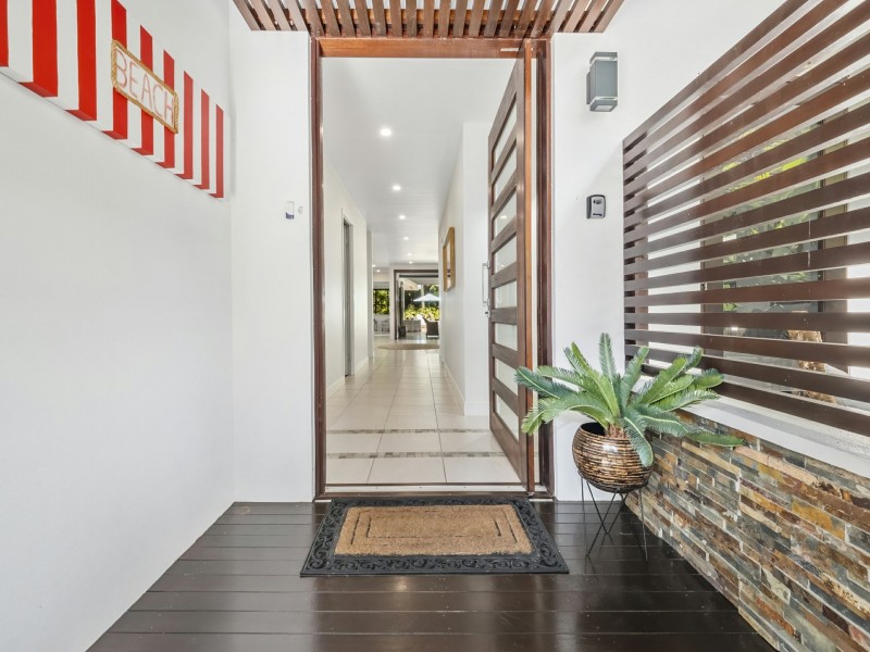 19 Aurelia Road, Palm Cove QLD 4879