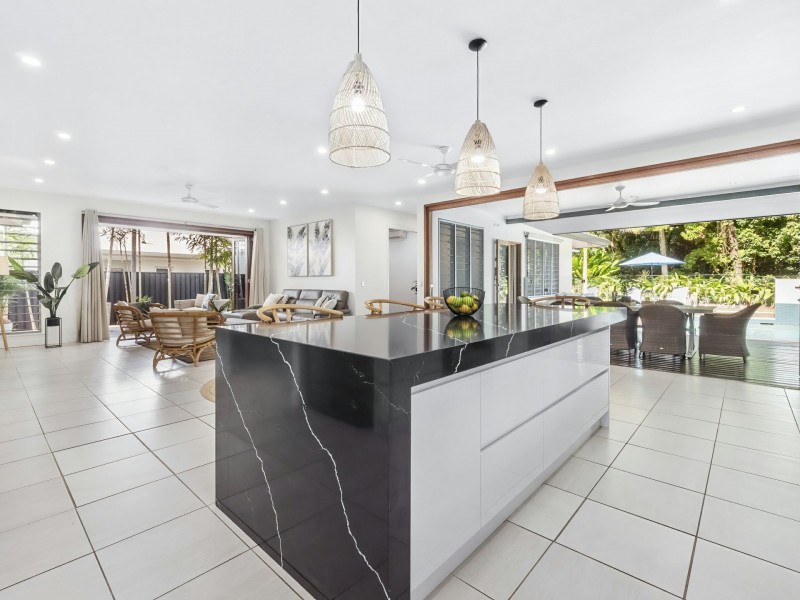 19 Aurelia Road, Palm Cove QLD 4879