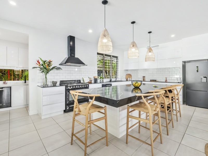 19 Aurelia Road, Palm Cove QLD 4879