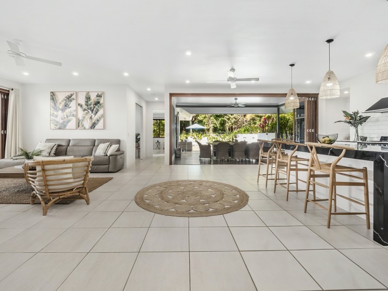 19 Aurelia Road, Palm Cove QLD 4879