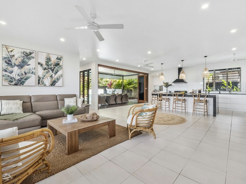 19 Aurelia Road, Palm Cove QLD 4879