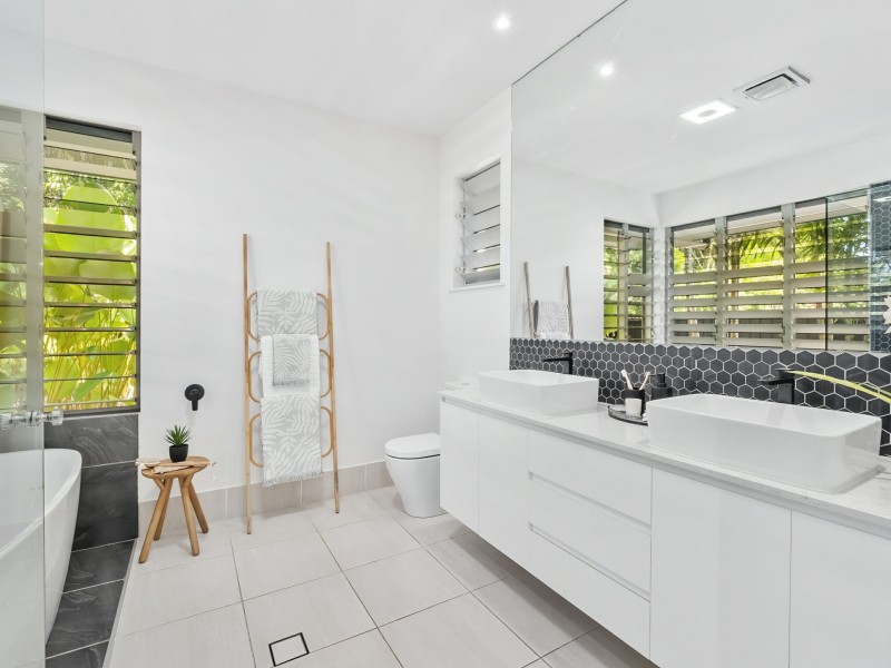 19 Aurelia Road, Palm Cove QLD 4879