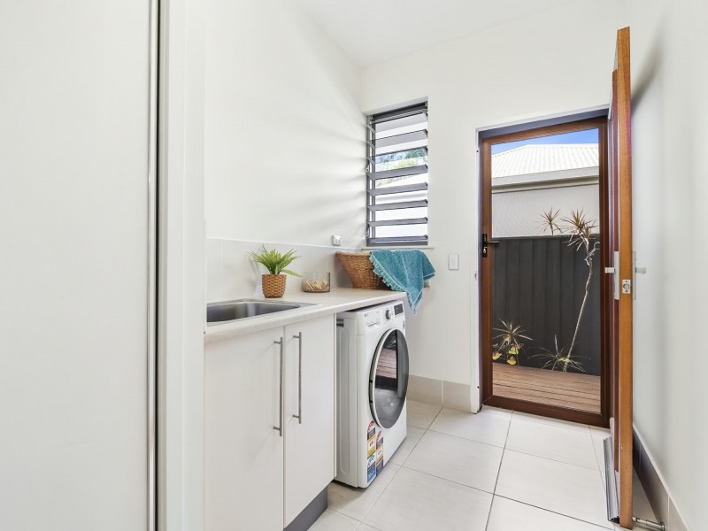 19 Aurelia Road, Palm Cove QLD 4879