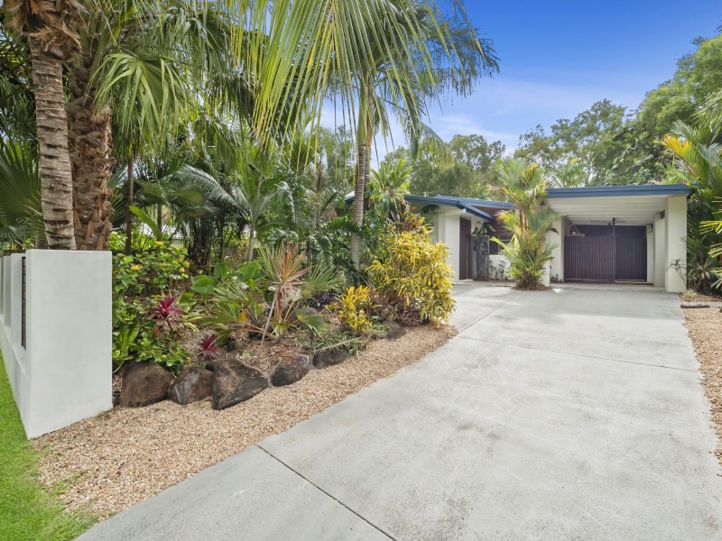 25 Beaver Street, Clifton Beach QLD 4879