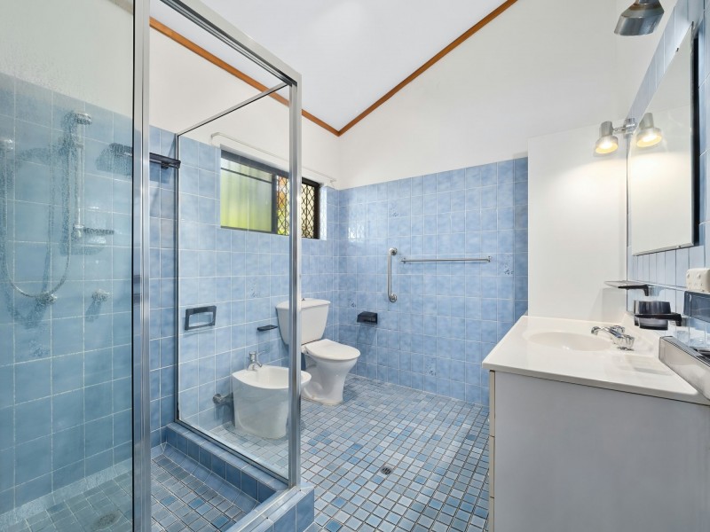 6 Lena Close, Clifton Beach QLD 4879