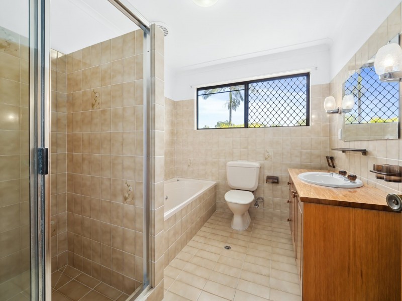 6 Lena Close, Clifton Beach QLD 4879