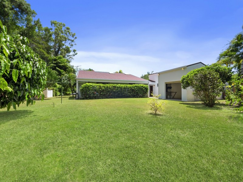 6 Lena Close, Clifton Beach QLD 4879