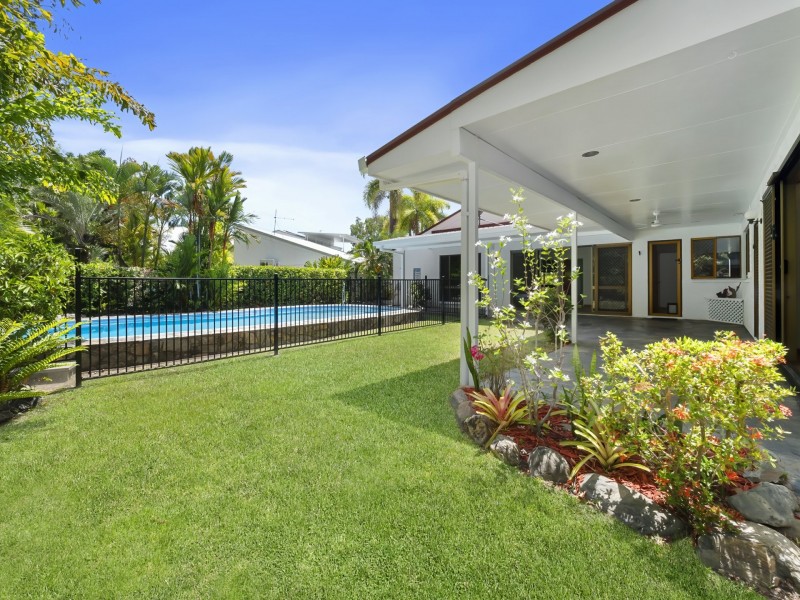6 Lena Close, Clifton Beach QLD 4879