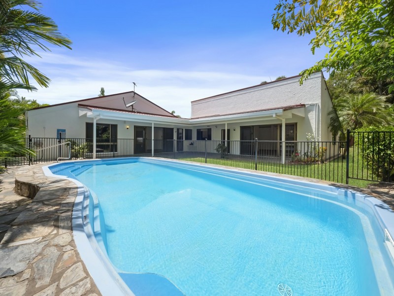 6 Lena Close, Clifton Beach QLD 4879