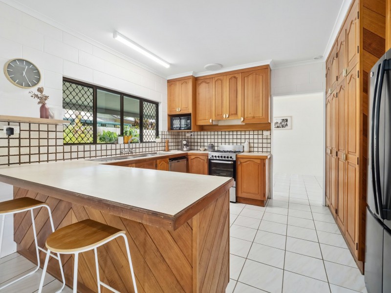 17 St Crispin Street, Clifton Beach QLD 4879
